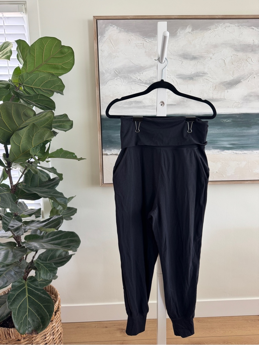 Lulu Barrel-style Joggers